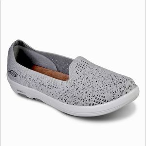 SKETCHERS ON THE GO BLISS SHOES